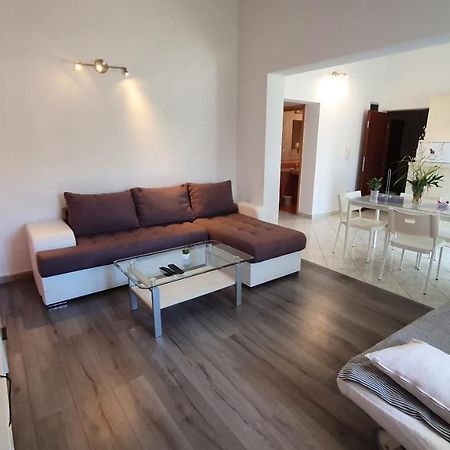 Apartments Miki Pag Town Bagian luar foto