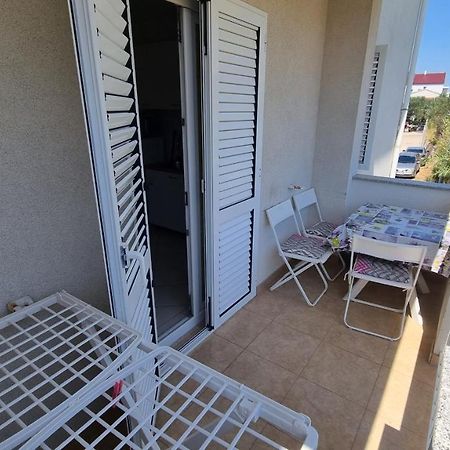 Apartments Miki Pag Town Bagian luar foto