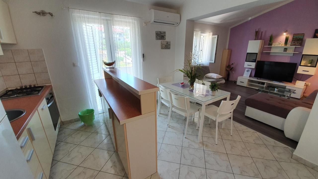 Apartments Miki Pag Town Bagian luar foto