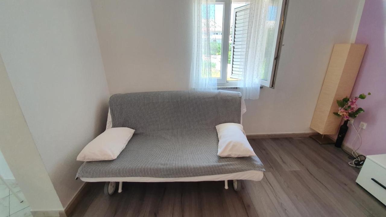 Apartments Miki Pag Town Bagian luar foto