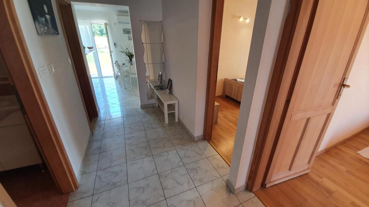 Apartments Miki Pag Town Bagian luar foto