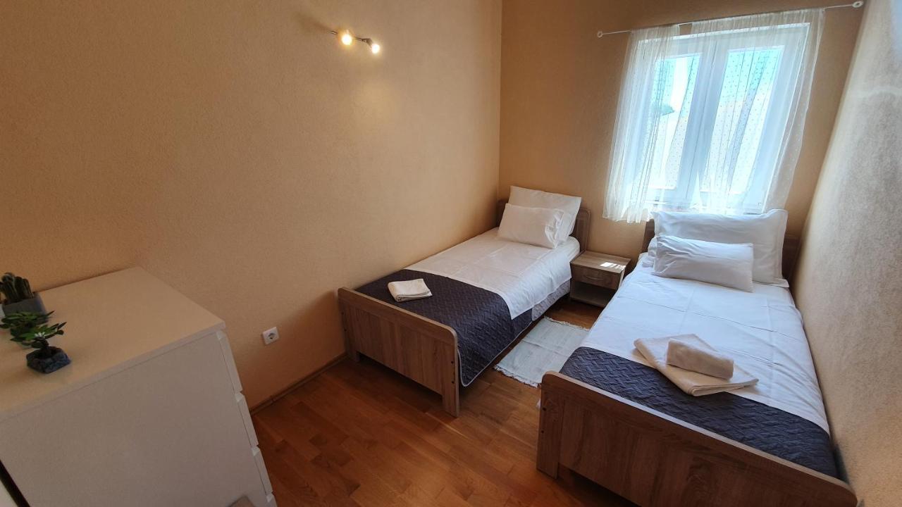 Apartments Miki Pag Town Bagian luar foto
