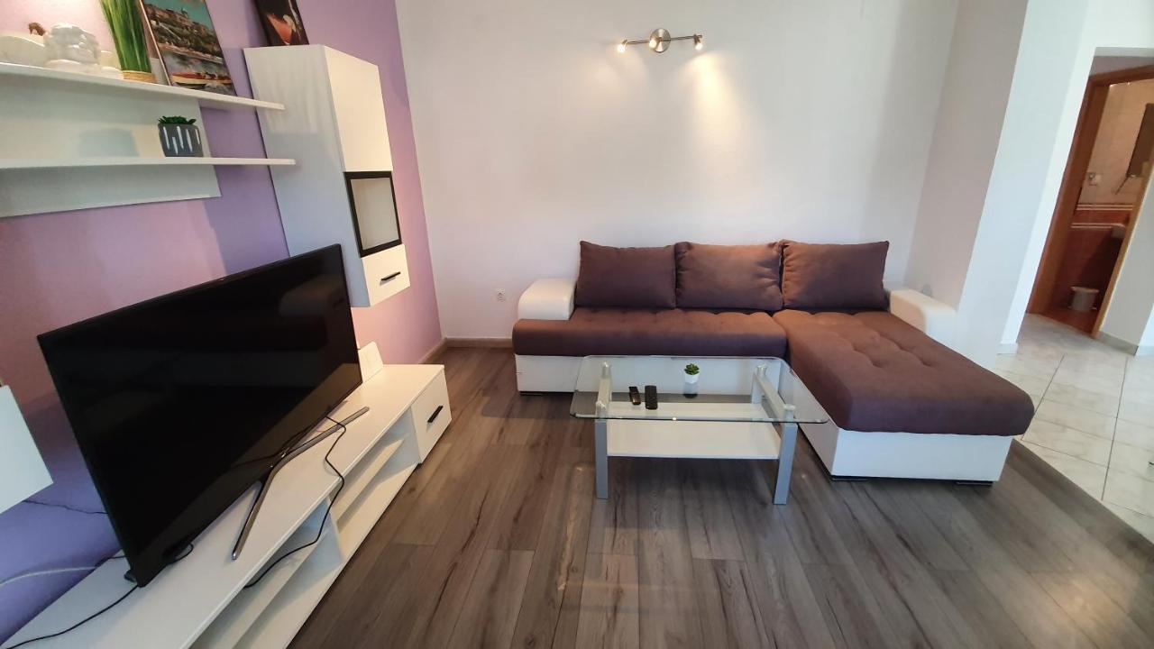 Apartments Miki Pag Town Bagian luar foto