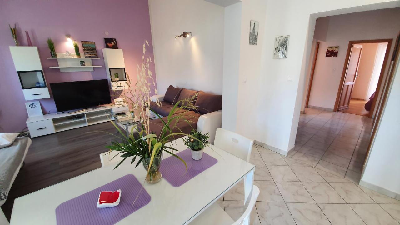 Apartments Miki Pag Town Bagian luar foto