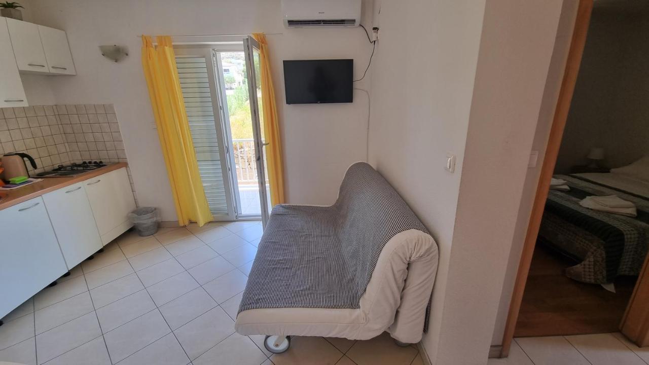 Apartments Miki Pag Town Bagian luar foto